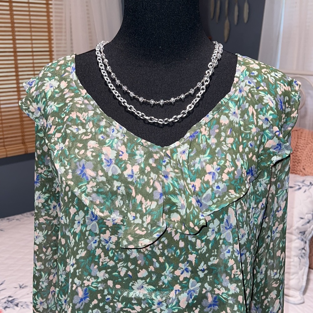 Green floral sheet top - Picture 3 of 6